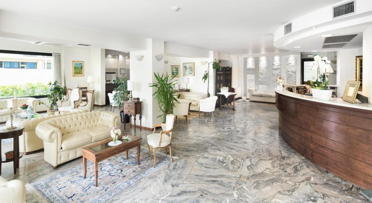 ריצ'יונה Hotel Apollo מראה חיצוני תמונה