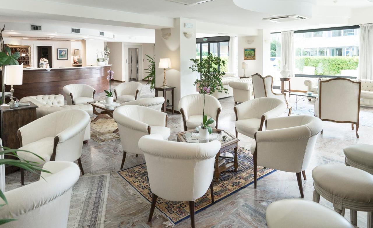 ריצ'יונה Hotel Apollo מראה חיצוני תמונה
