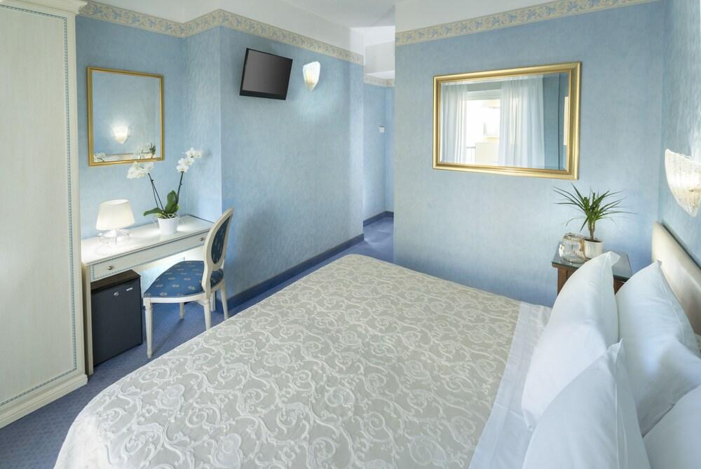 ריצ'יונה Hotel Apollo מראה חיצוני תמונה