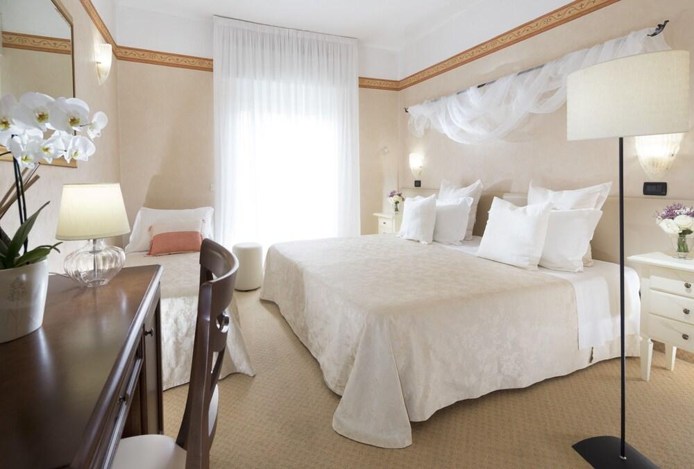 ריצ'יונה Hotel Apollo מראה חיצוני תמונה