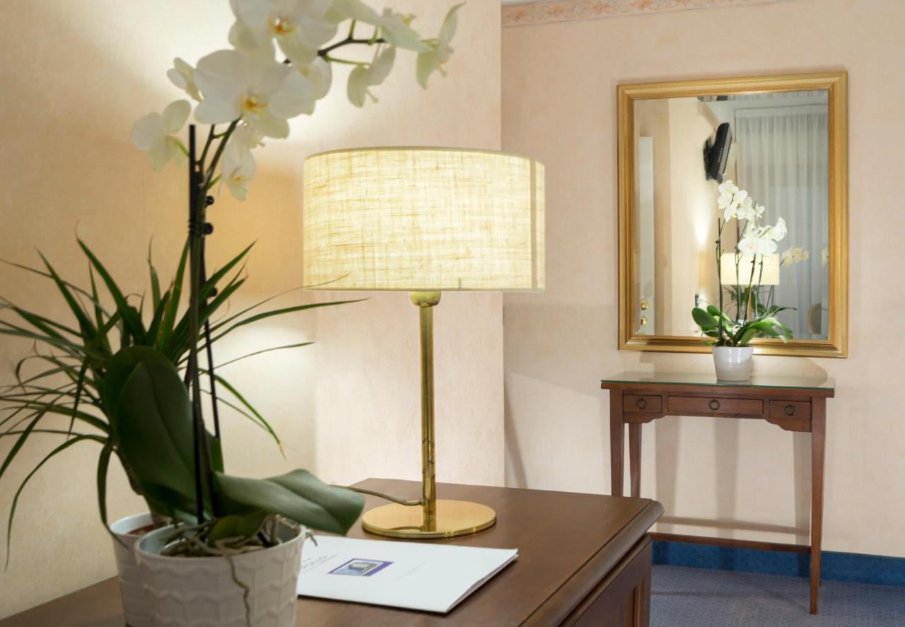 ריצ'יונה Hotel Apollo מראה חיצוני תמונה
